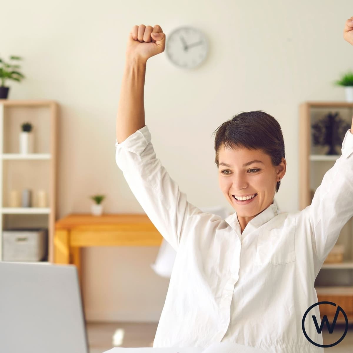 Captura de una página web de servicios con llamadas a la acción visibles y diseño profesional